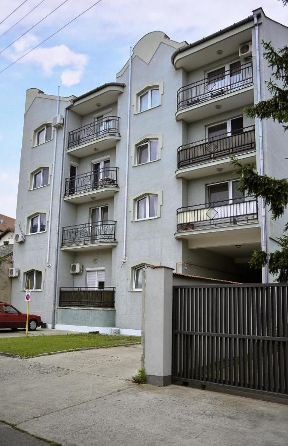 Crown Apartment 2 Суботиця Екстер'єр фото